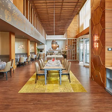 ホテル Wyndham Grand Levent & Conference Center 5*