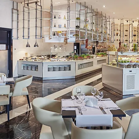 Hotel Wyndham Grand Levent & Conference Center 5*